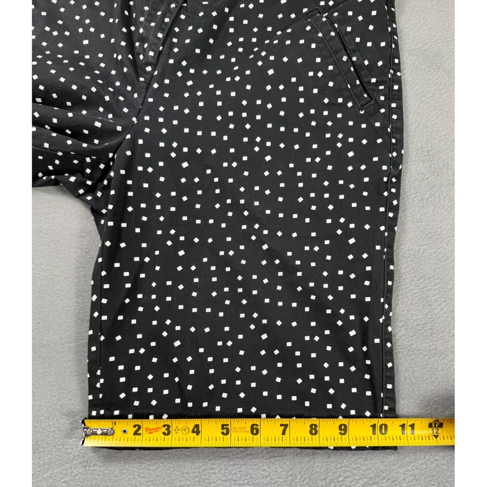 IZOD Golf Womens Shorts Size 8 Black White Geometric Bermuda Preppy Stretch - Picture 11 of 12
